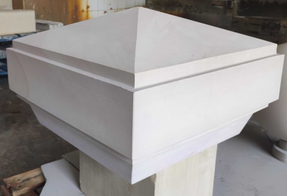 Daszki, nakrywy z piaskowca na ogrodzenie