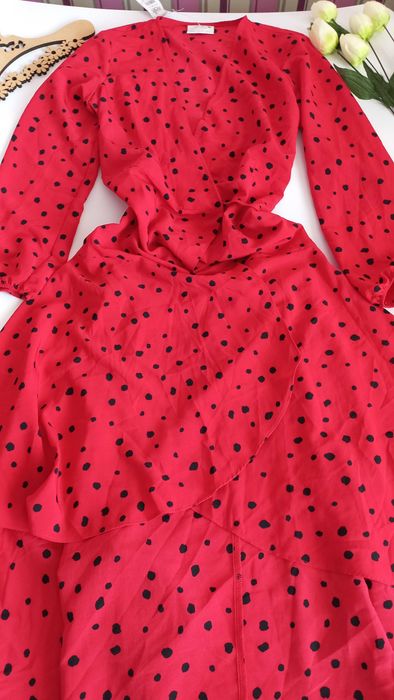 Червона сукня в горошок 46 розмір