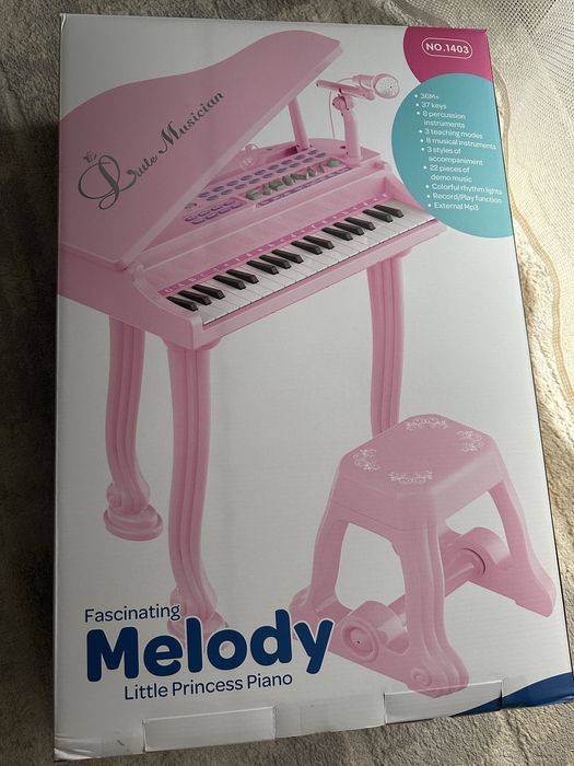 Pianino z mikrofonem i krzesełkem dla dziecka