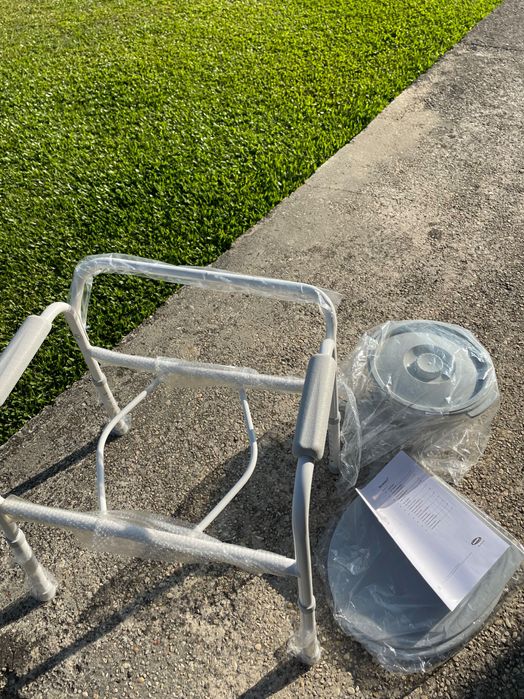 Cadeira sanitária Ajustável  3 em 1