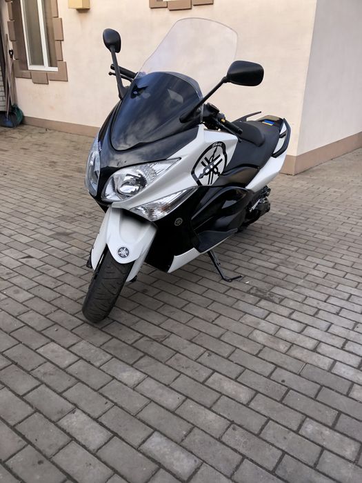 Макси скутер Ямаха т-макс