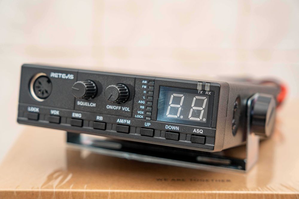 Radio CB móvel 40 canais em AM e FM, 4 Watts, novo na embalagem!