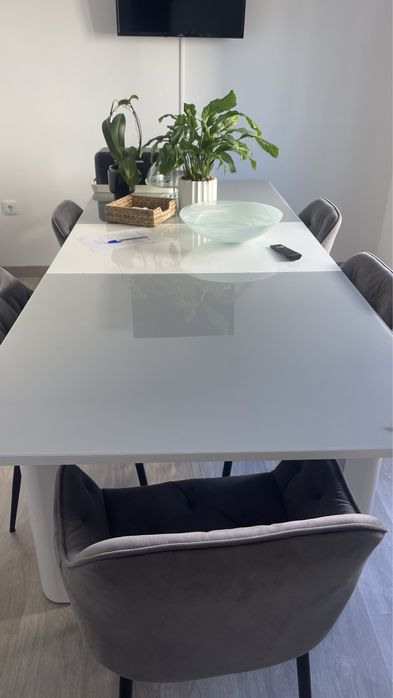 Mesa de jantar com 6 cadeiras