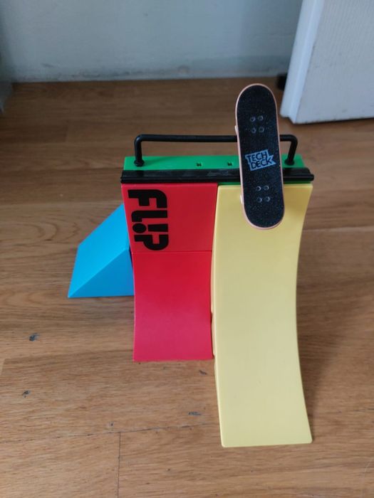 Skatepark tech deck z deskorolką