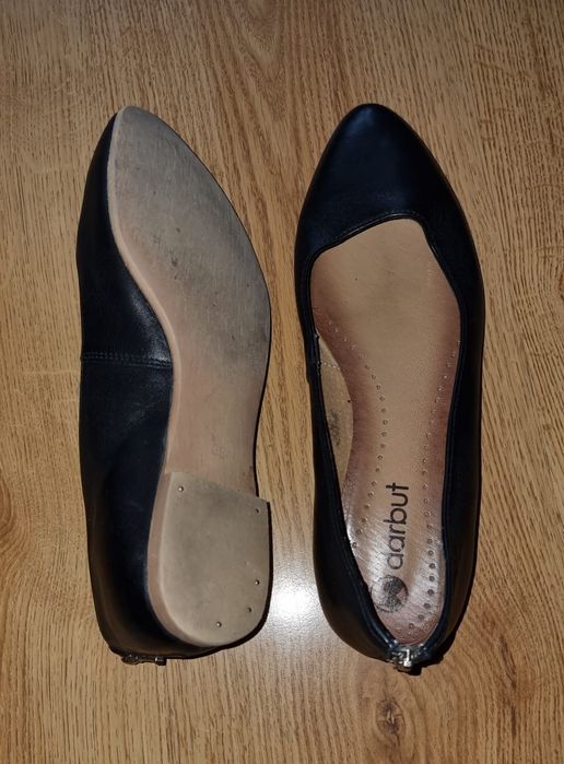 Czarne eleganckie baleriny marki Darbut
