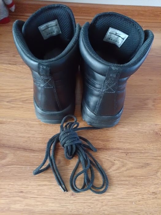 Buty Nike Manoa stan dobry mało używane, trekkingowe