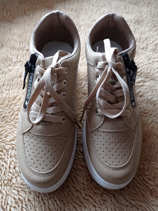 Sneakersy beżowe r.38