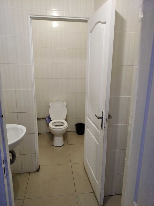 Яворів. Оренда приміщення в ТЦ АТБ. 37м, 18м. Вигідно, власник. 2 пов.