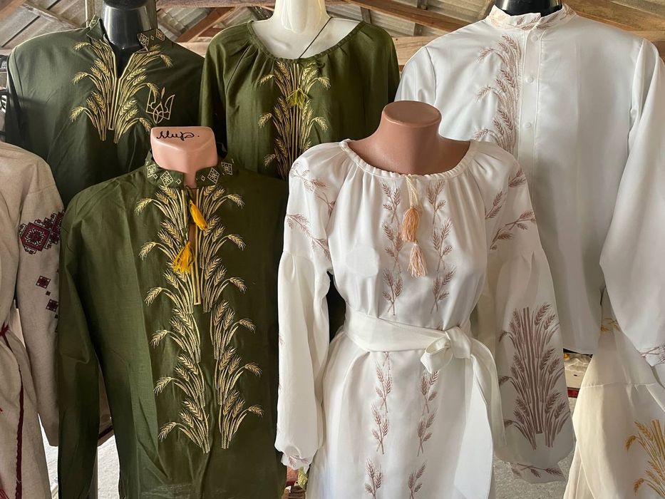 Пара вишиванка. Чоловіча - жіноча