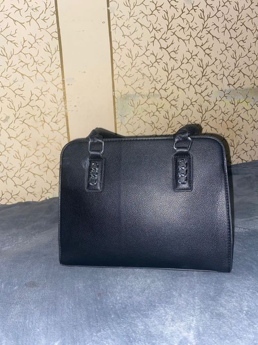 продам сумочку(нова) вмістка