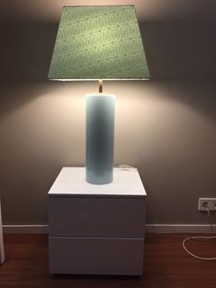 Abajure Brancos e Verde Água e candeeiros em madeira verde água