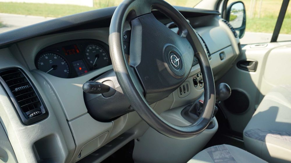 Opel Vivaro 9 osobowy ** 1.9 100 km ** Sprowadzony ** 1 właściciel
