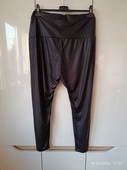 Czarne legginsy zwierzęcy wzór r 48 50