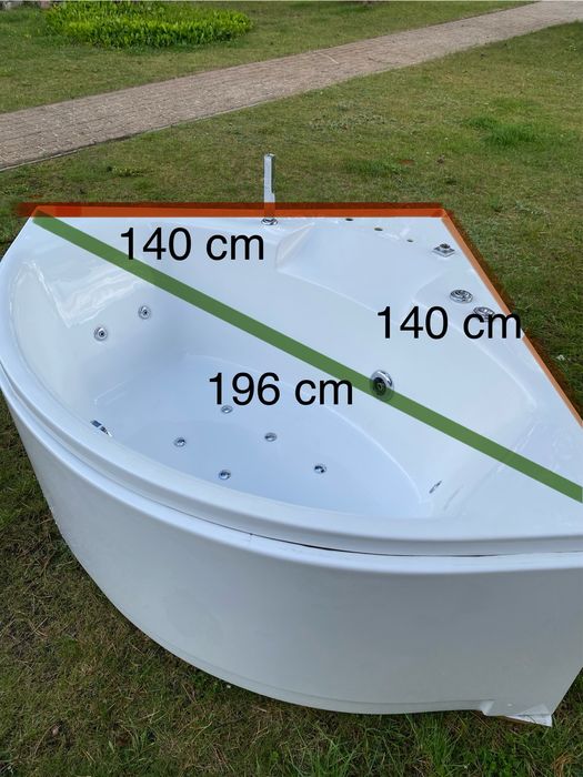 Wanna narożna z hydromasażem
