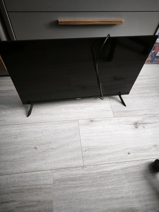 Vivax 32 cale Smart tv UHD BEZBRAMKOWY / Uszkodzony/