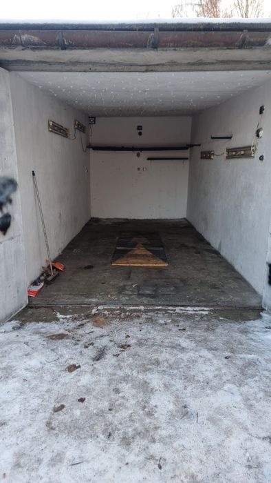 Garaż 18m² z kanałem