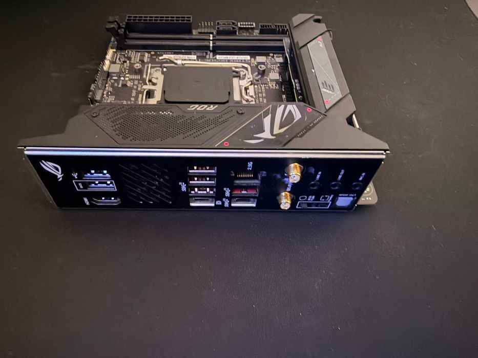 ASUS ROG Strix B650E-I Gaming WiFi — Mini-ITX AM5 (AVARIADA)