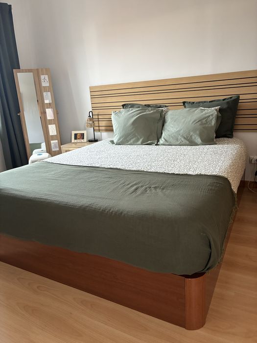 Sommier casal com arrumação