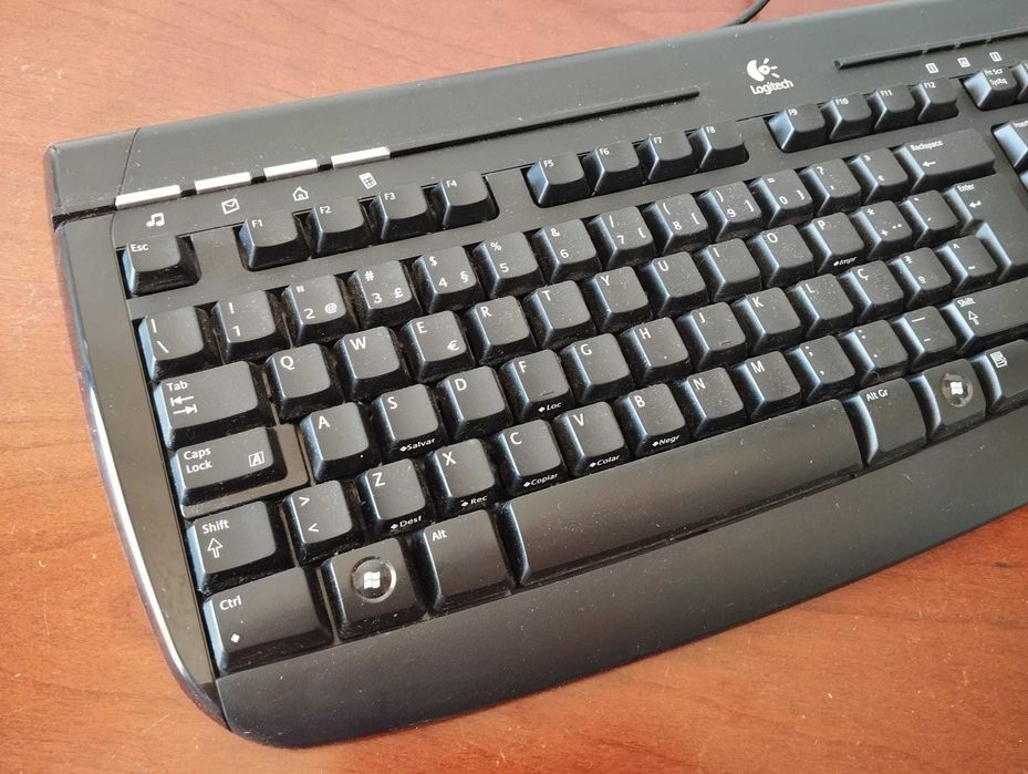 Logitech PS/2 Keyboard Black452423293401845761