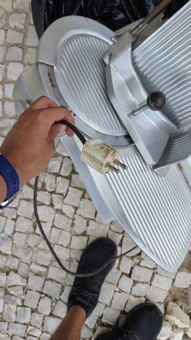 Fiambreira em ferro, a funcionar