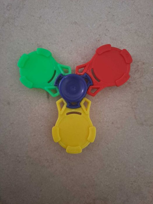 Spinner da coleção Kinder Joy Mário
