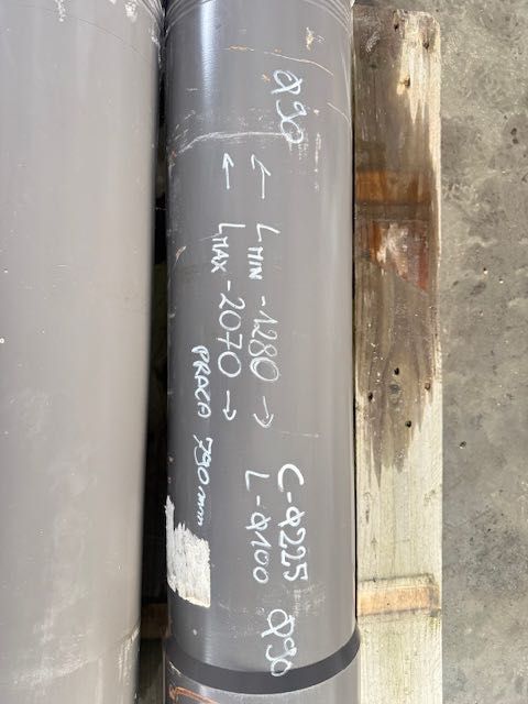 Nowy siłownik  do prasy fi 225