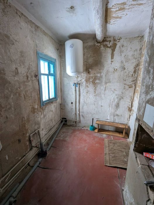 Продаж будинку не далеко від центру та річки смт. Володарка