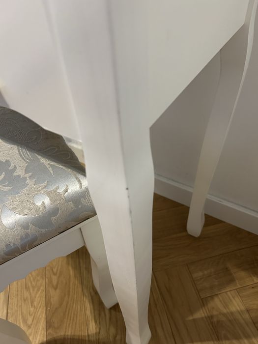 Toaletka z krzesłem