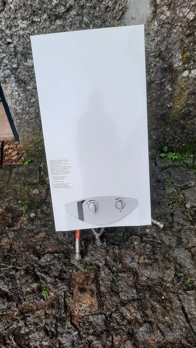 Esquentador a gás de Botija, da marca Zeus e  Vulcano