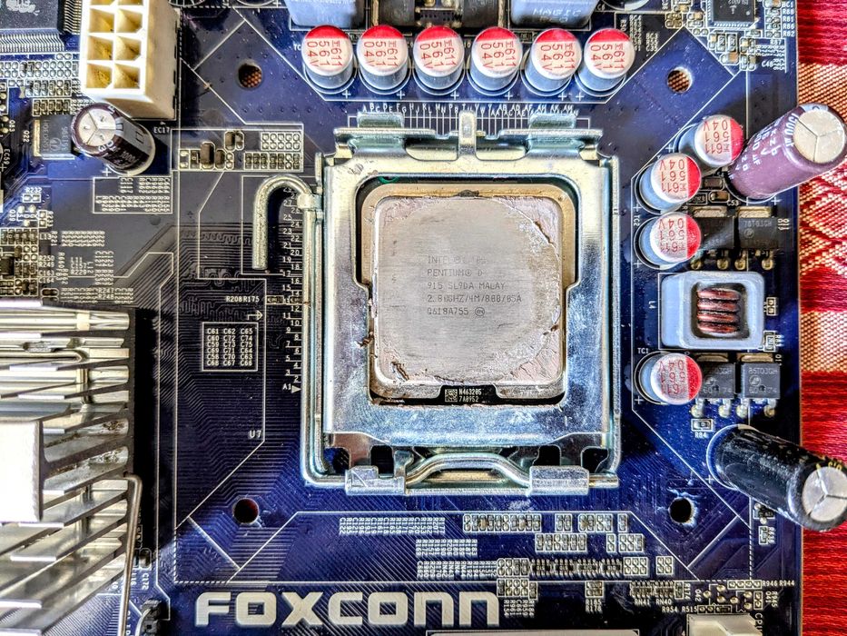 Kit Motherboard Foxconn + Intel Pentium D + 3GB RAM DDR2  (peças)