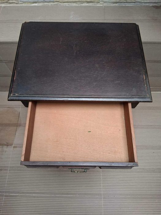 Vende-se Mesa de Apoio Antiga