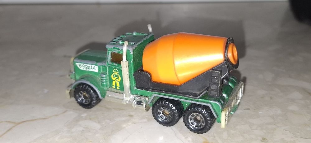 Resorak Matchbox PETERBILT 1981 rok