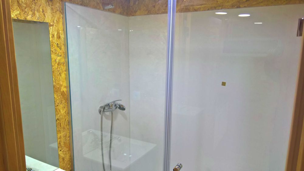 Quarto com wc privada não fumadores com tudo incluído a 10 minutos de Lisboa e do MARL