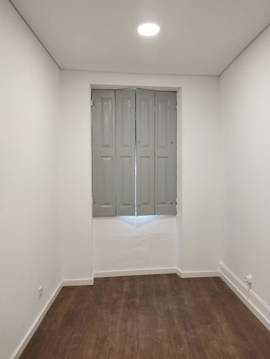 Serviços de pequenas remodelações de interiores.