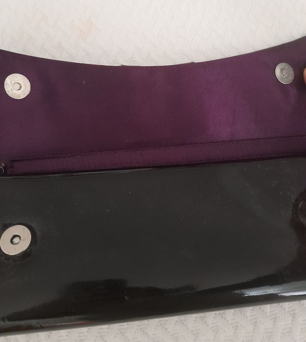 Pochetes prateada e roxa