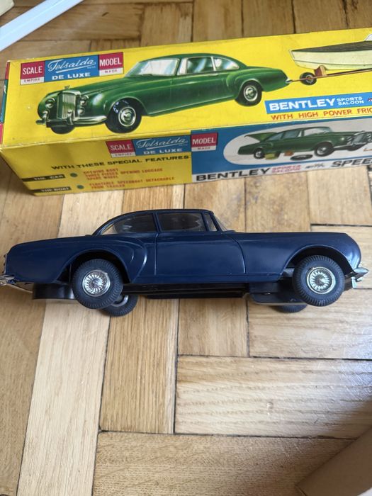 Telsalda Bentley sport saloon model auta  z łodzią