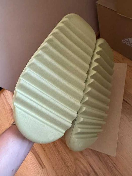Klapki Adidas Yeezy slide resin 43