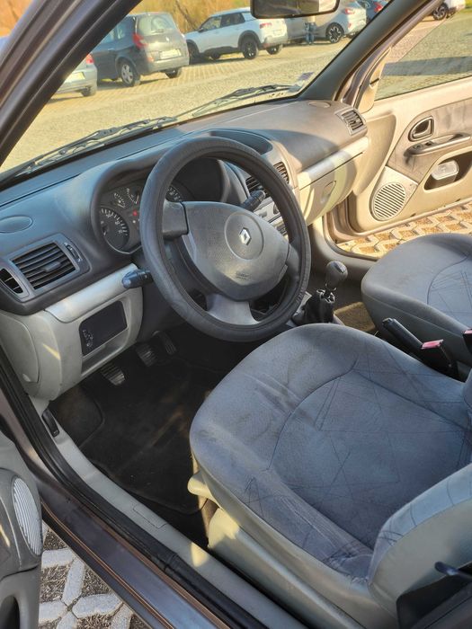 Vende-se Renault Clio II