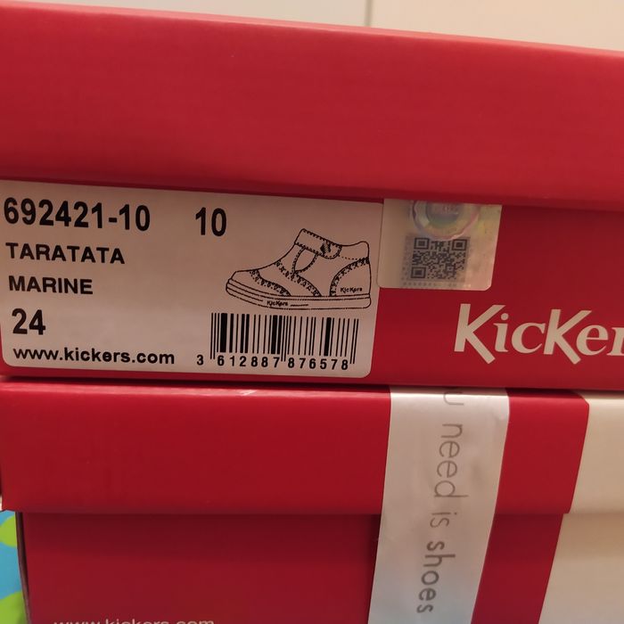Sapatos unisexo novos marca Kickers tamanho 24
