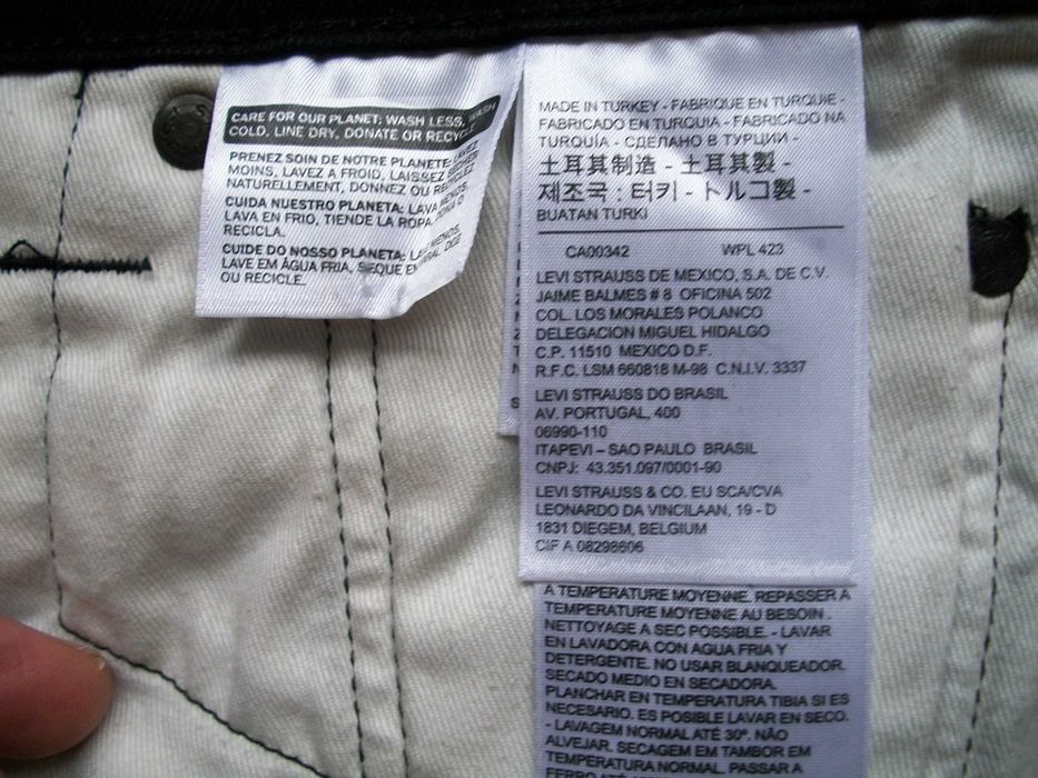 черные джинсы Levis  519 32-30 полут. 39-39.5 см оригинал