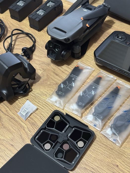 DJI Mavic 3 Pro + Fly more combo