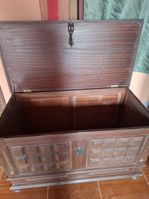 Baú em madeira antigo