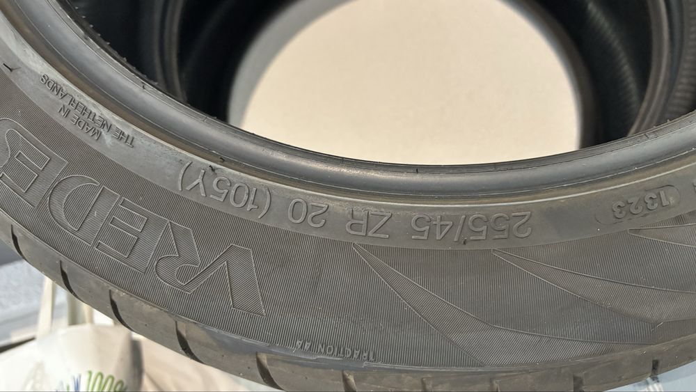 Komplet opon 255/45