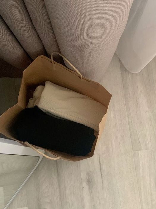 пакет жіночих речей