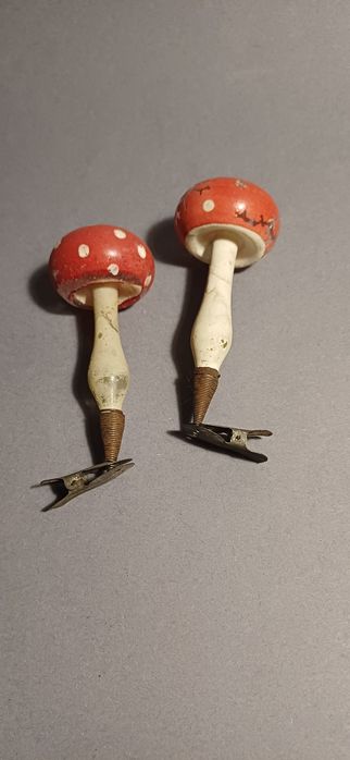 Stare bombki grzybki na klipsie ptaszek