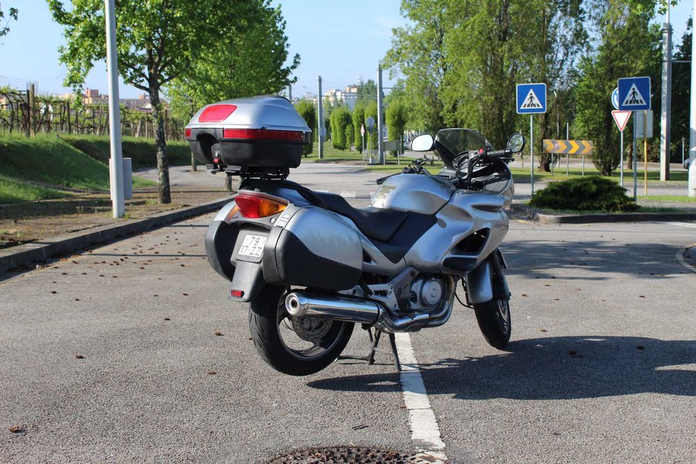 Honda Deauville 650V (2005) – Apenas 36.000km