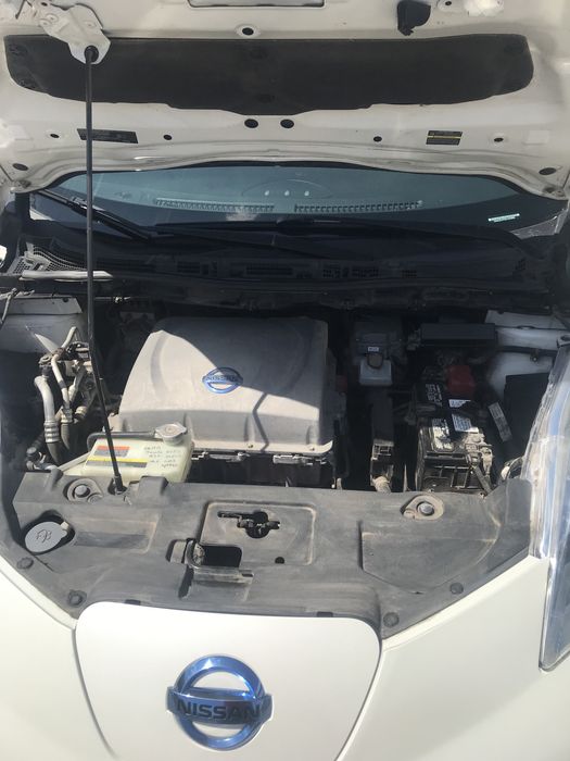 Продам Nissan Leaf