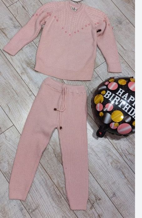 В'язанний костюм для дівчинки