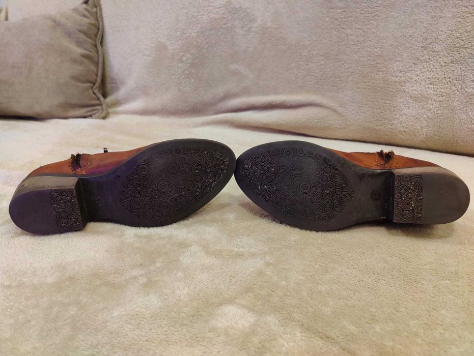 Botas 100% pele de senhora em excelente estado tam. 37