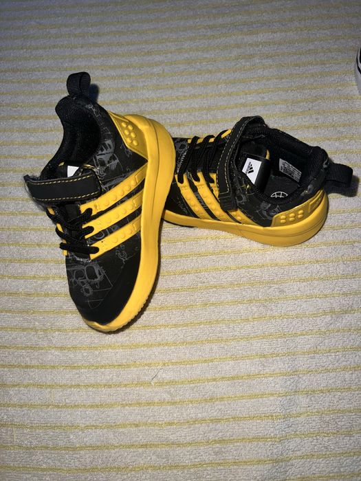 Ténis Adidas Edição LEGO (Tam. 22)